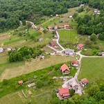 Vineyard Homestead Vrtin - Happy *
