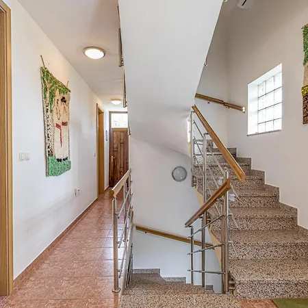 Vineyard Homestead Vrtin - Happy Prázdninový dům *