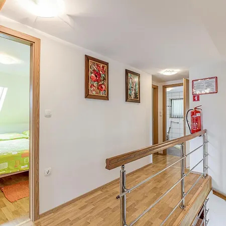 Vrtin Vineyard Family Retreat - Happy Rentals Holiday home *