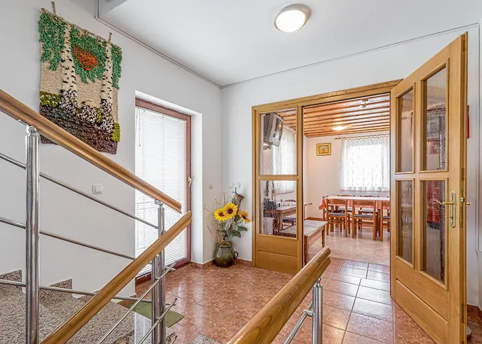 Vakantiehuis Vineyard Homestead Vrtin - Happy *