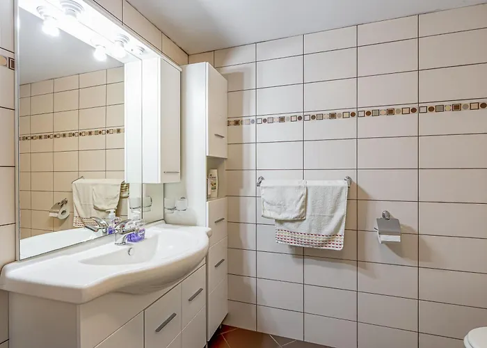 Vakantiehuis Vineyard Homestead Vrtin - Happy