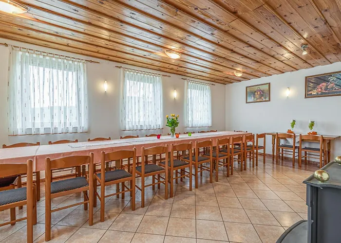 Vakantiehuis Vineyard Homestead Vrtin - Happy